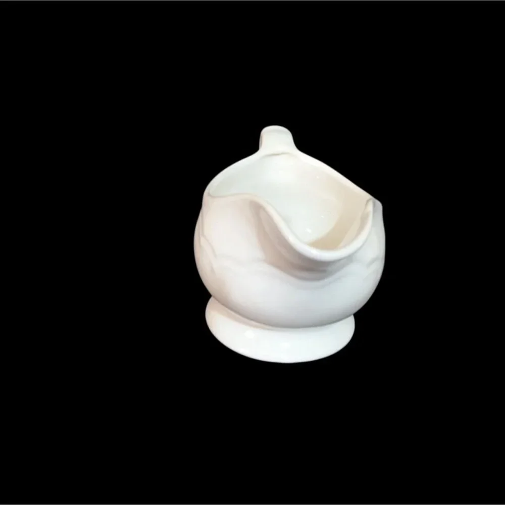 Pfaltzgraff Gazebo Stoneware White Gravy Boat Elegant With Subtle Scalloped‎